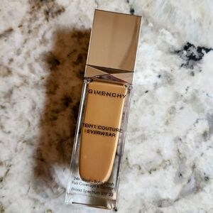 Givenchy Teint Couture Everwear Foundation **New without box**